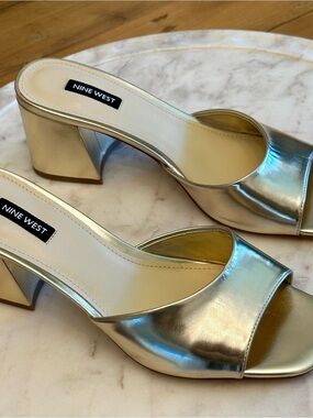 Nine West Gold Metallic Open-Toe Block Heel Sandals 10
